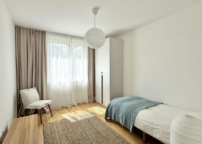 70m2 Near Kirschbluetenpark - Uno-city - International School Apartamento